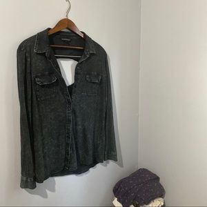 thin backless button down🖤